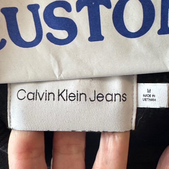 Calvin Klein Jeans Black w/white attached Sweatshirt. Boyfriend fit! - Picture 2 of 4